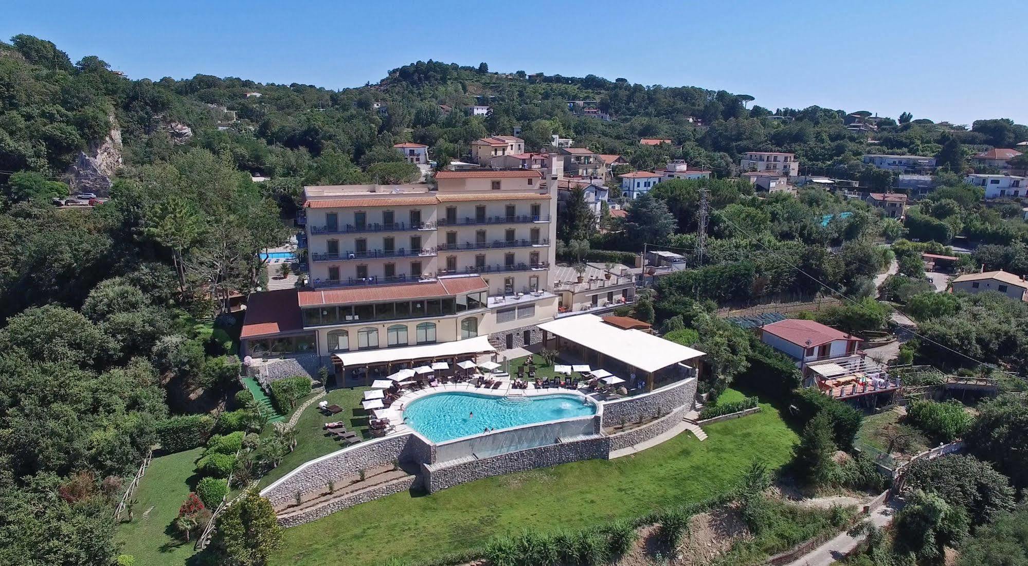 Grand Hotel Due Golfi SantʼAgata sui Due Golfi Exterior foto